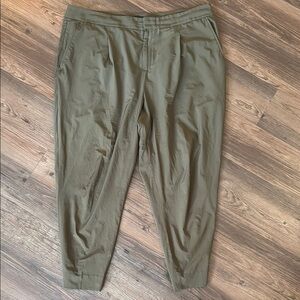 Banana Republic Green Trousers Relaxed Fit Elastic Cuffs